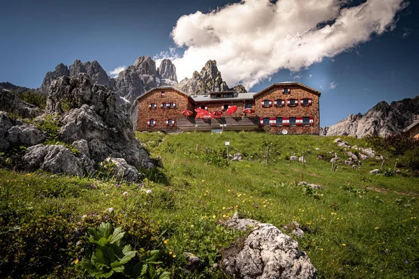 Bellissimo Paesaggio Con Piccolo Villaggio Montagna — Foto Stock