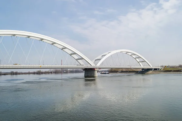 オランダの首都の最も有名なランドマークの街の橋は — ストック写真