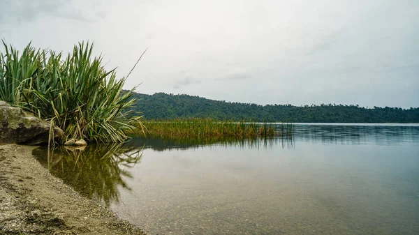 Bellissimo Paesaggio Con Fiume — Foto Stock