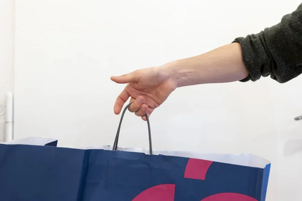 Hand Holding Shopping Bag Red Ribbon — Stock Photo, Image