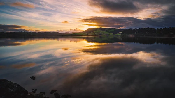 Schöner Sonnenuntergang Über Dem See — Stockfoto