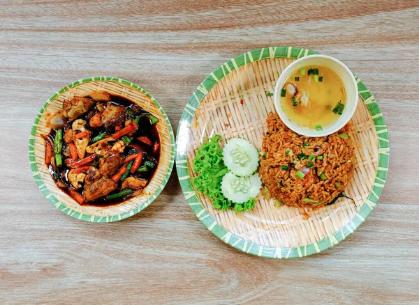 Thai Daging Babi Goreng Dengan Nasi Dan Sayuran — Stok Foto