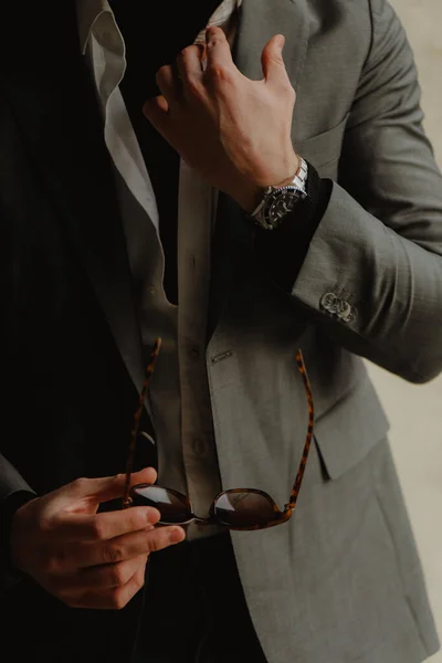 Homem Com Laço Cinto Preto — Fotografia de Stock