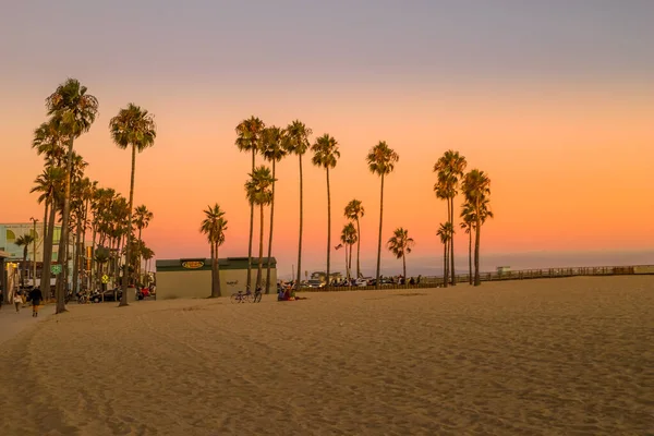 Красивый Закат Над Пляжем — стоковое фото