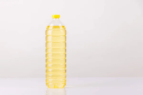 Fles Maïsolie Een Witte Achtergrond — Stockfoto