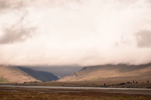 Prachtig Landschap Met Een Rivier Bergen — Stockfoto