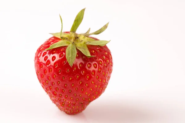 Căpșuni Proaspete Coapte Fundal Alb — Fotografie, imagine de stoc