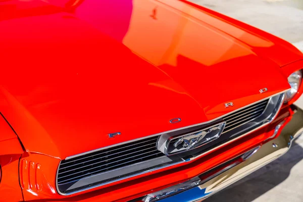 Красный Автомобиль Дороге — стоковое фото