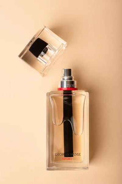 Parfumfles Met Een Deksel Een Witte Achtergrond — Stockfoto