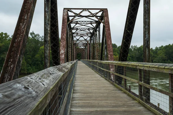 Puente Madera Sobre Río Bosque — Foto de Stock