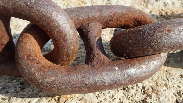 Old Rusty Metal Chain Background Sea — Stock Photo, Image