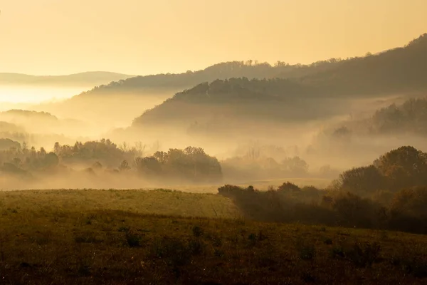 Belo Pôr Sol Nas Montanhas — Fotografia de Stock