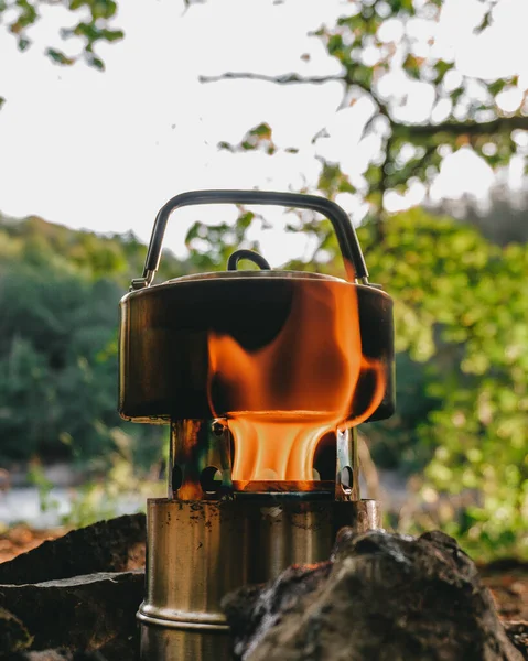 Primer Plano Una Carpa Turística Con Fuego — Foto de Stock