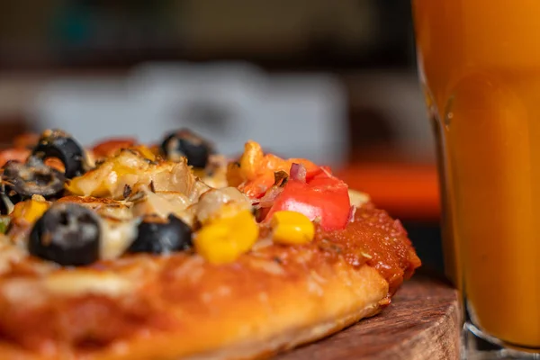 Heerlijke Pizza Met Kaas Groenten — Stockfoto