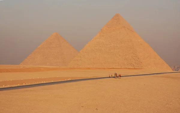 Giza Egyiptom Kairó Piramisok Ősi Szfinx Kilátás Nagy Turisztikai Piramis — Stock Fotó