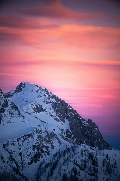 Hermoso Atardecer Sobre Las Montañas —  Fotos de Stock