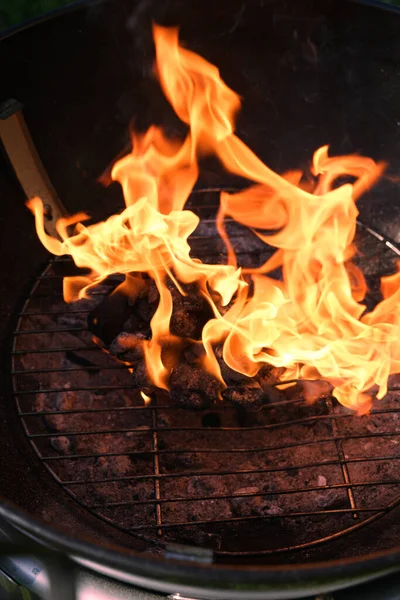 暖炉の火を燃やす — ストック写真