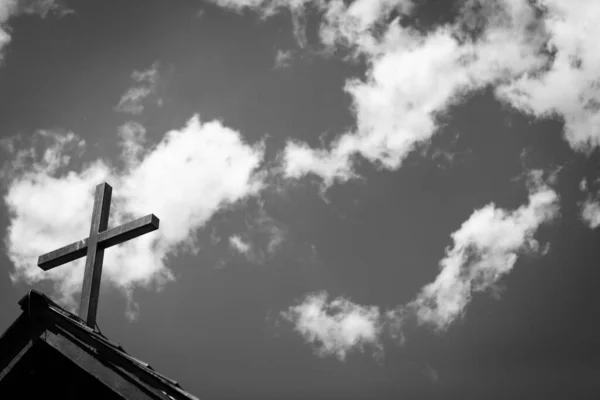 Kreuz Auf Dem Himmelshintergrund — Stockfoto
