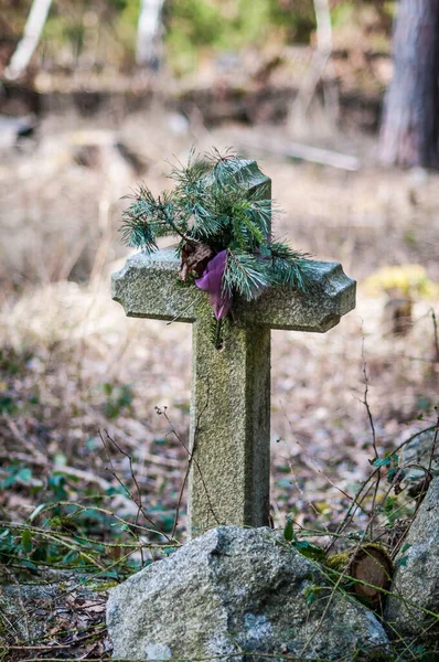 Primo Piano Una Bella Pietra Bianca Con Una Croce Sullo — Foto Stock