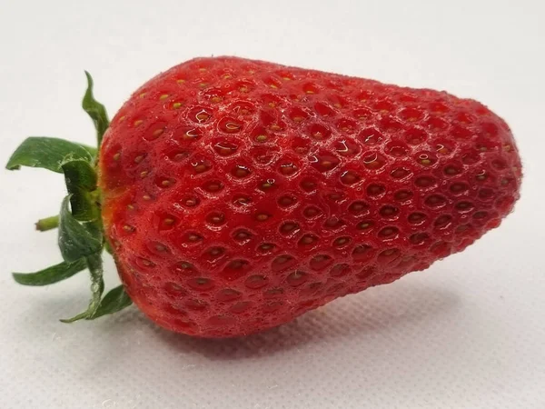 Fresas Frescas Maduras Sobre Fondo Blanco — Foto de Stock