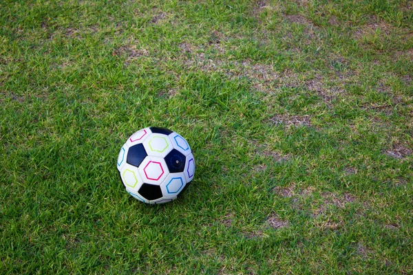 Piłka Nożna Zielonym Tle Trawy — Zdjęcie stockowe