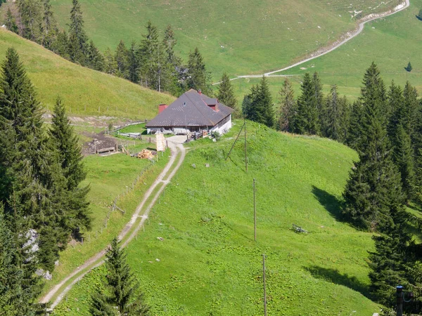 Berglandschaft Mit Kleinem Dorf Den Schweizer Alpen — Stockfoto