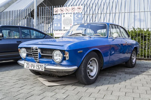 Coche Moderno Carretera — Foto de Stock