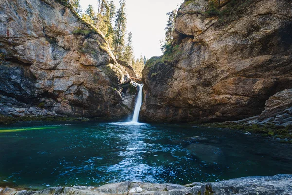 Прекрасний Водоспад Горах — стокове фото