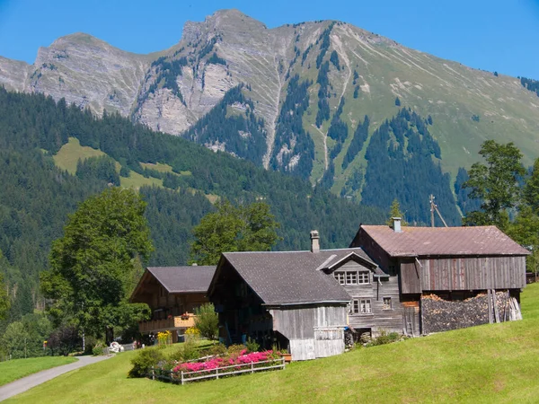 Malebný Pohled Krásnou Horskou Vesnici — Stock fotografie