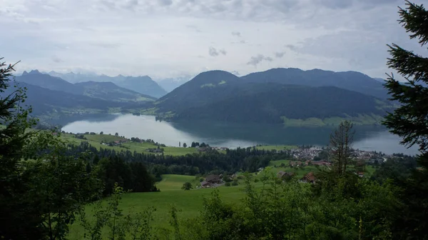 Prachtig Landschap Met Een Rivier Bergen — Stockfoto