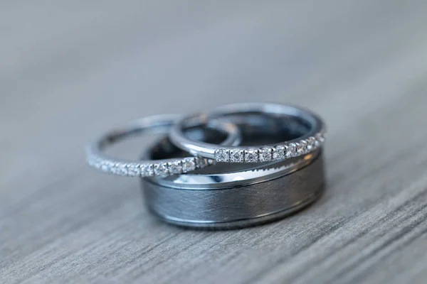 Anillos Boda Sobre Fondo Blanco — Foto de Stock