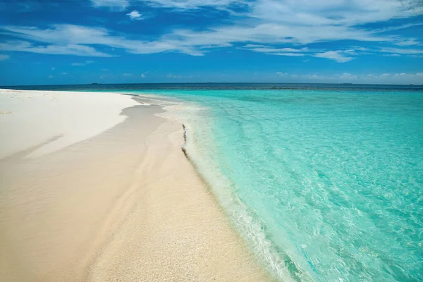 Vacker Tropisk Strand Med Blå Himmel — Stockfoto