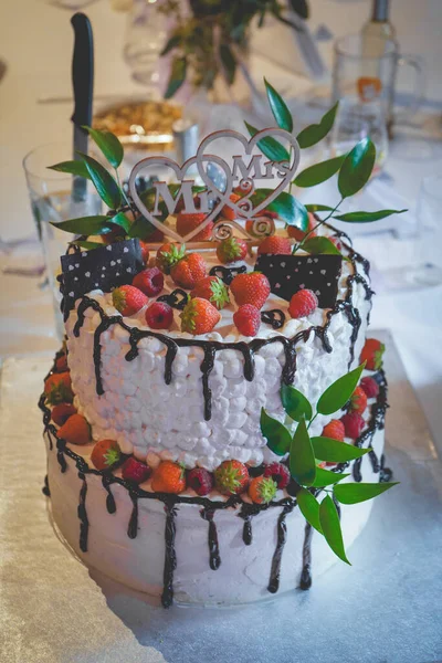 Bolo Casamento Com Morangos Chocolate — Fotografia de Stock