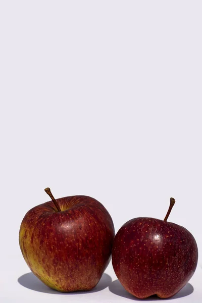 Manzana Roja Sobre Fondo Blanco — Foto de Stock