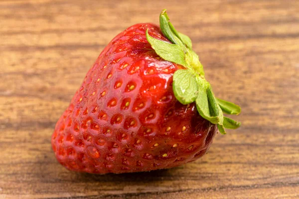 Fresas Frescas Sobre Fondo Madera — Foto de Stock