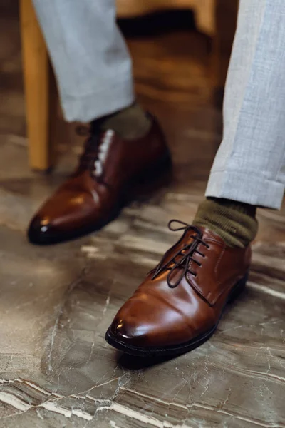 Мужская Обувь Деревянном Фоне — стоковое фото