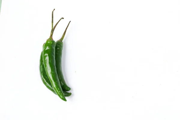 Πράσινο Πιπέρι Τσίλι Απομονώνονται Λευκό Φόντο — Φωτογραφία Αρχείου