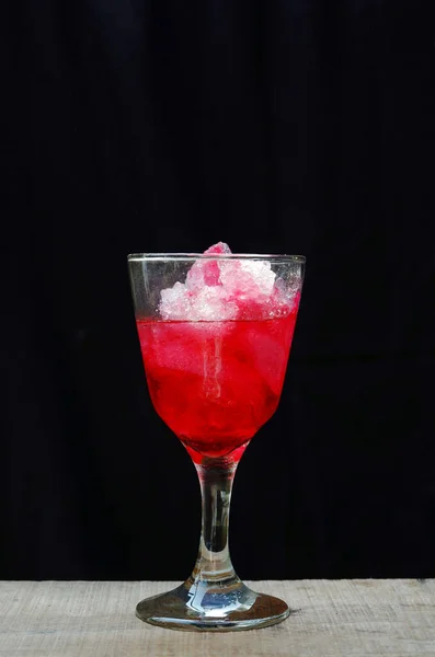 Red Cocktail Ice Mint Black Background — Stock Photo, Image