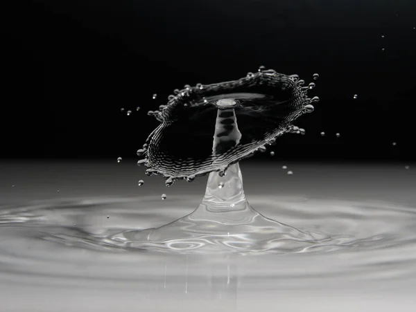 Éclaboussure Eau Sur Fond Noir — Photo