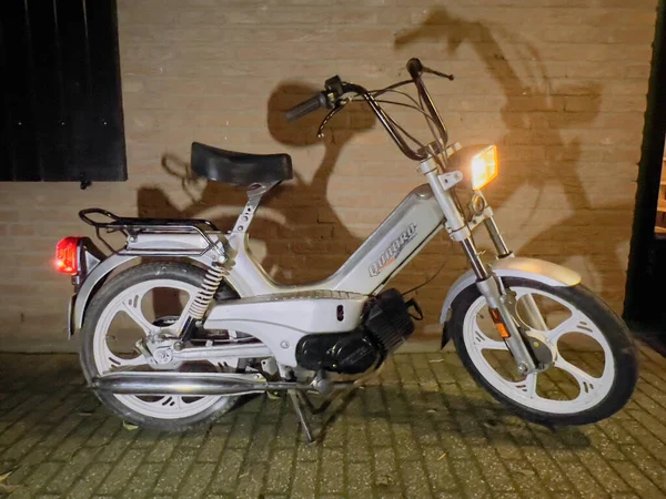 Vintagemotorrad Auf Der Straße — Stockfoto