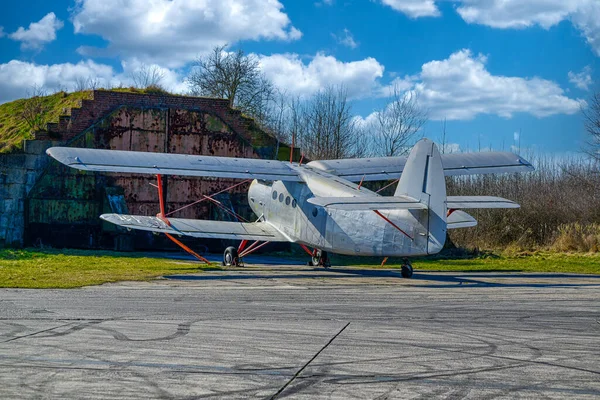 Alte Militärflugzeuge Auf Dem Flughafen — Stockfoto