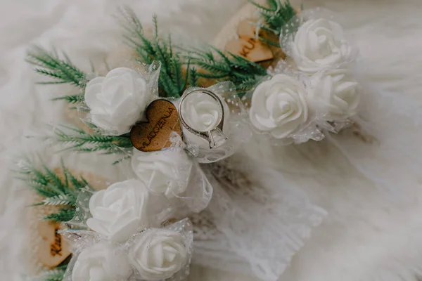 Anéis Casamento Fundo Branco — Fotografia de Stock