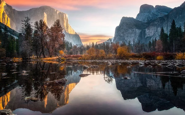 Bela Paisagem Outono Com Reflexão Lago — Fotografia de Stock