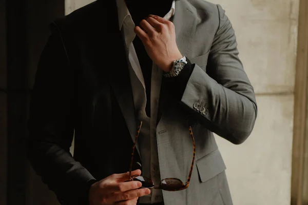 Man Suit Bow Tie Black Belt — Stock Photo, Image