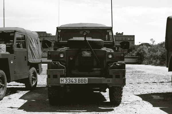 Şehirdeki Eski Askeri Araba — Stok fotoğraf