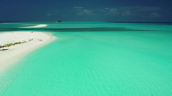 Hermosa Playa Tropical Con Arena Blanca Cielo Azul —  Fotos de Stock