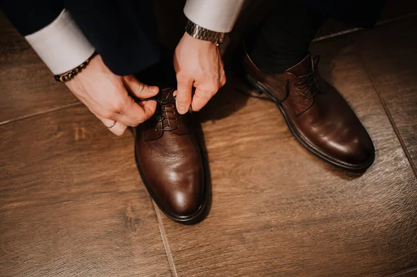 Zapatos Hombre Sobre Fondo Madera — Foto de Stock