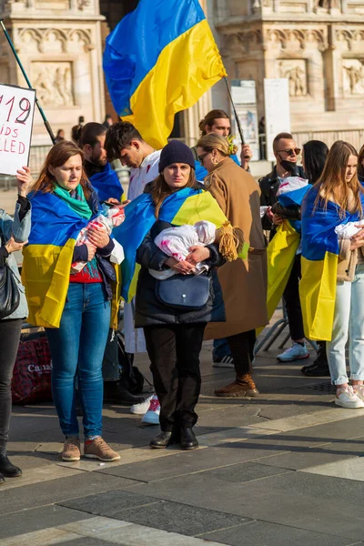 Minsk Belarus Mayıs 2018 Eski Avrupa Şehrinin Sokaklarındaki Insanlar — Stok fotoğraf