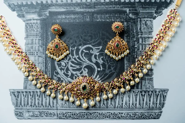 Piękna Biżuteria Kamieni Szlachetnych — Zdjęcie stockowe