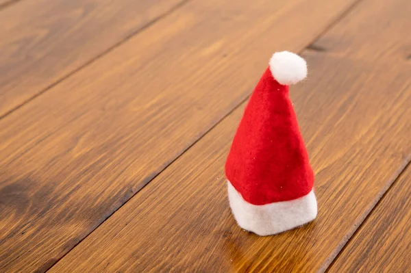 Santa Claus Kapelusz Drewnianym Tle — Zdjęcie stockowe